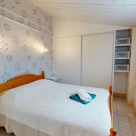 Charmante Ferme Marine Avec Piscine Commune *